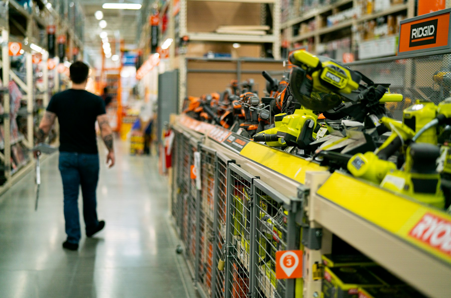 Retail store aisle operations